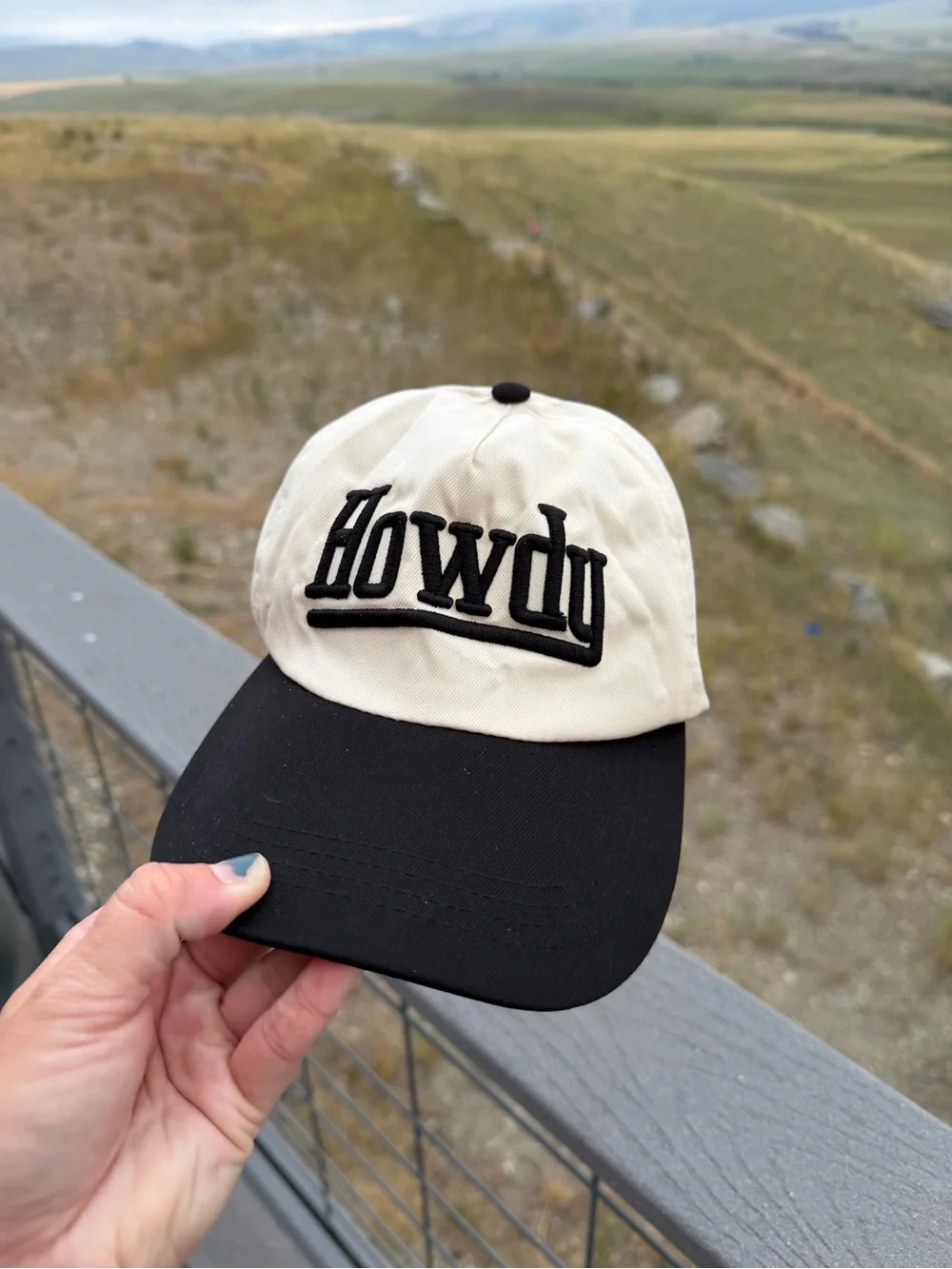 Howdy Embroidered Two-Tone Baseball Cap - Black & Cream